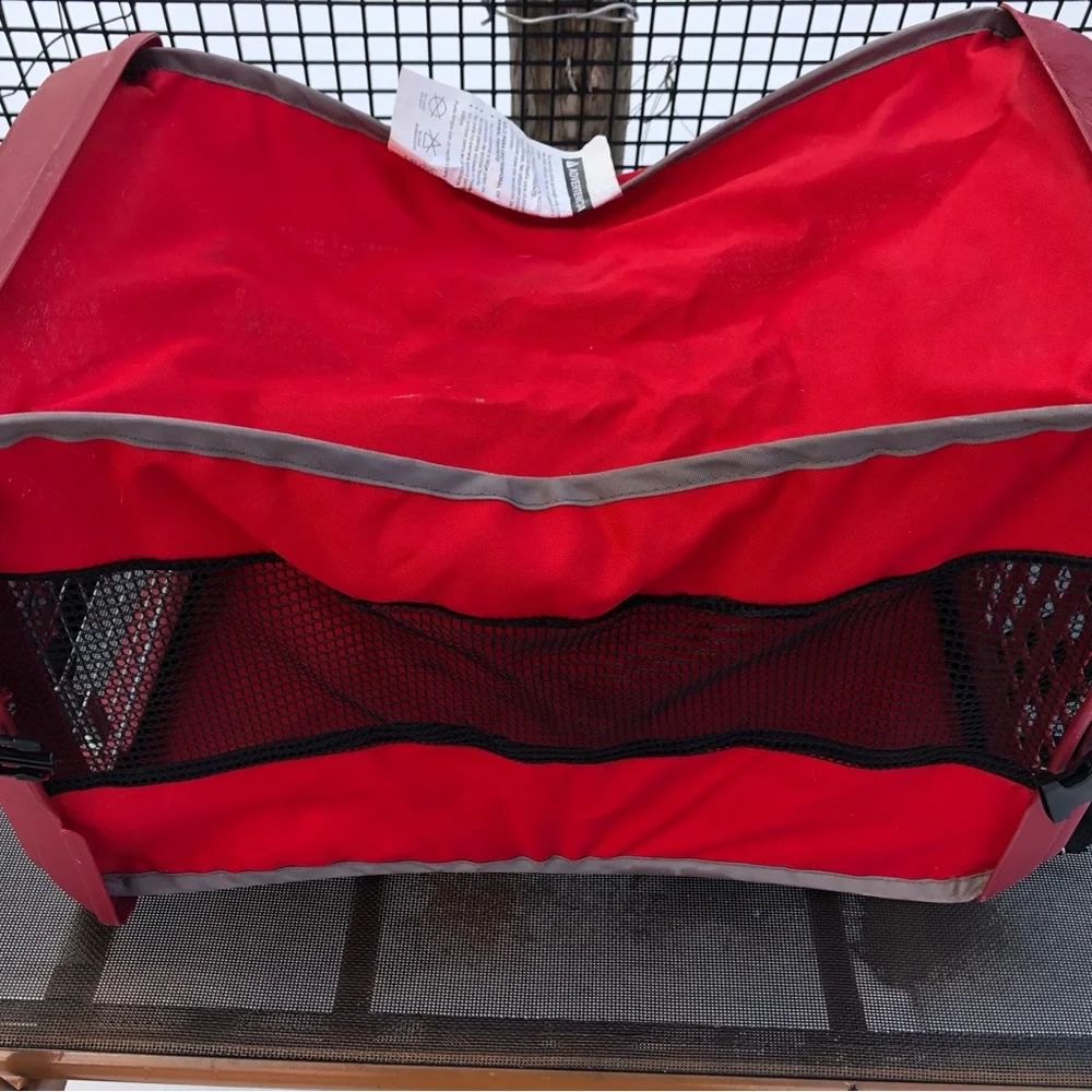 Folding pet carrier